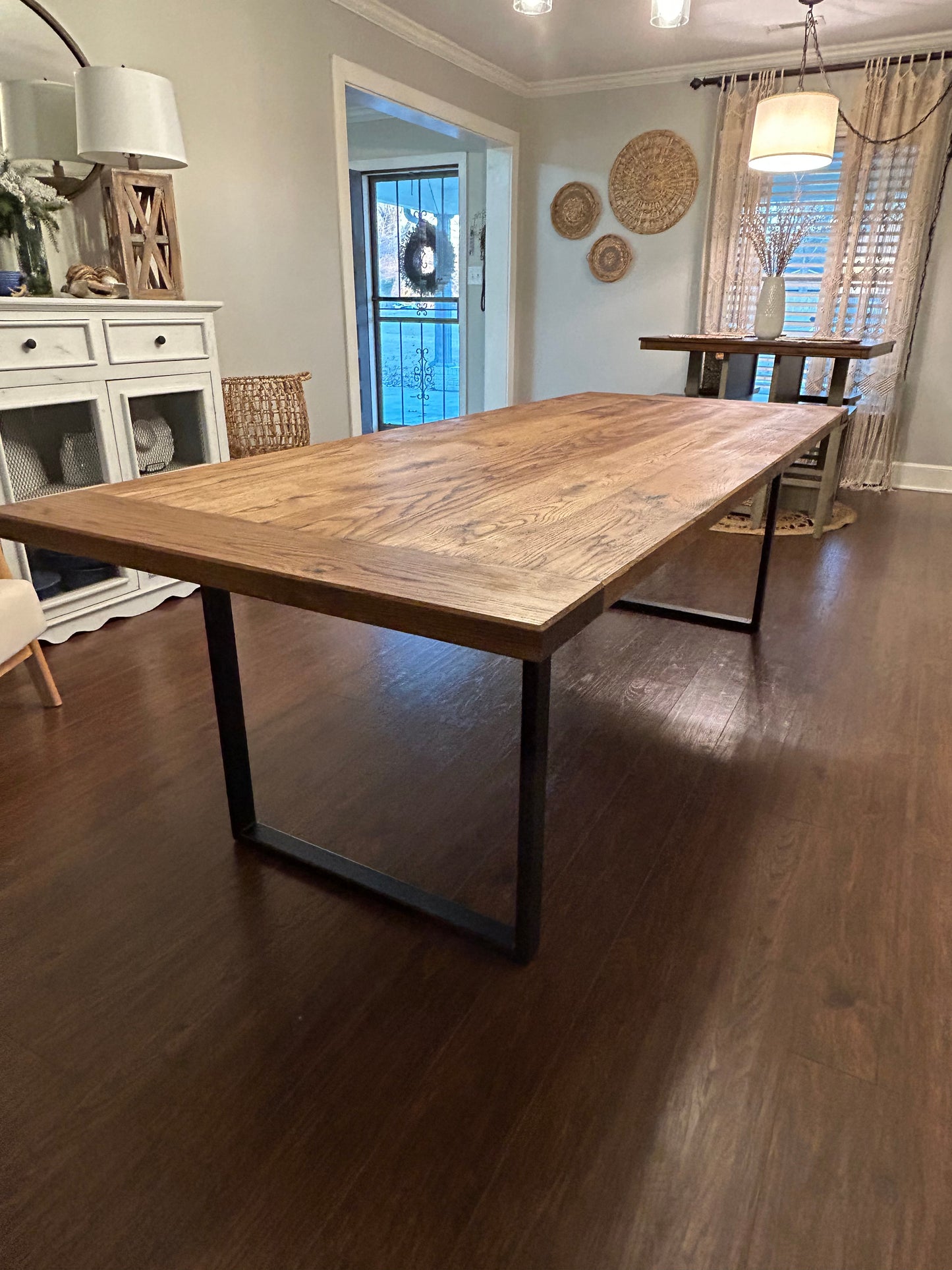 Madelyn Modern (Metal Base) Table