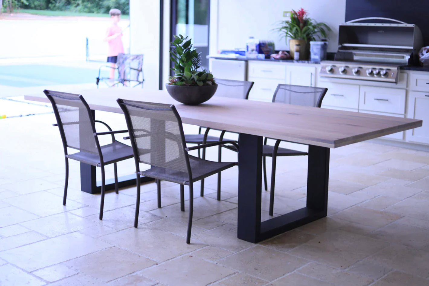 Madelyn Modern (Metal Base) Table