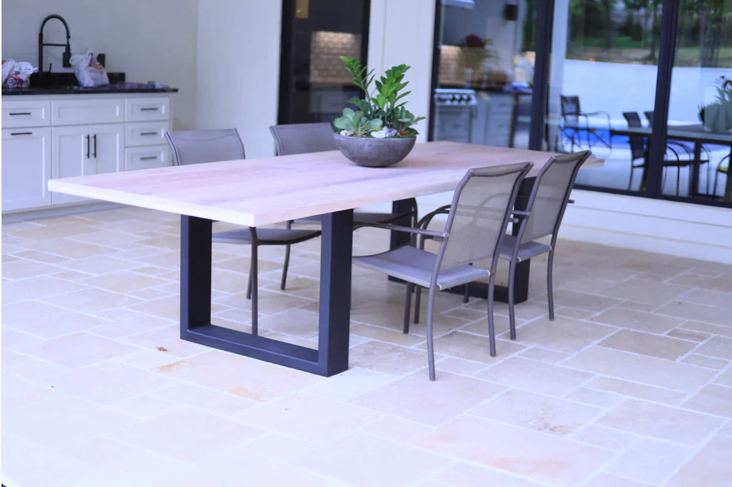 Madelyn Modern (Metal Base) Table