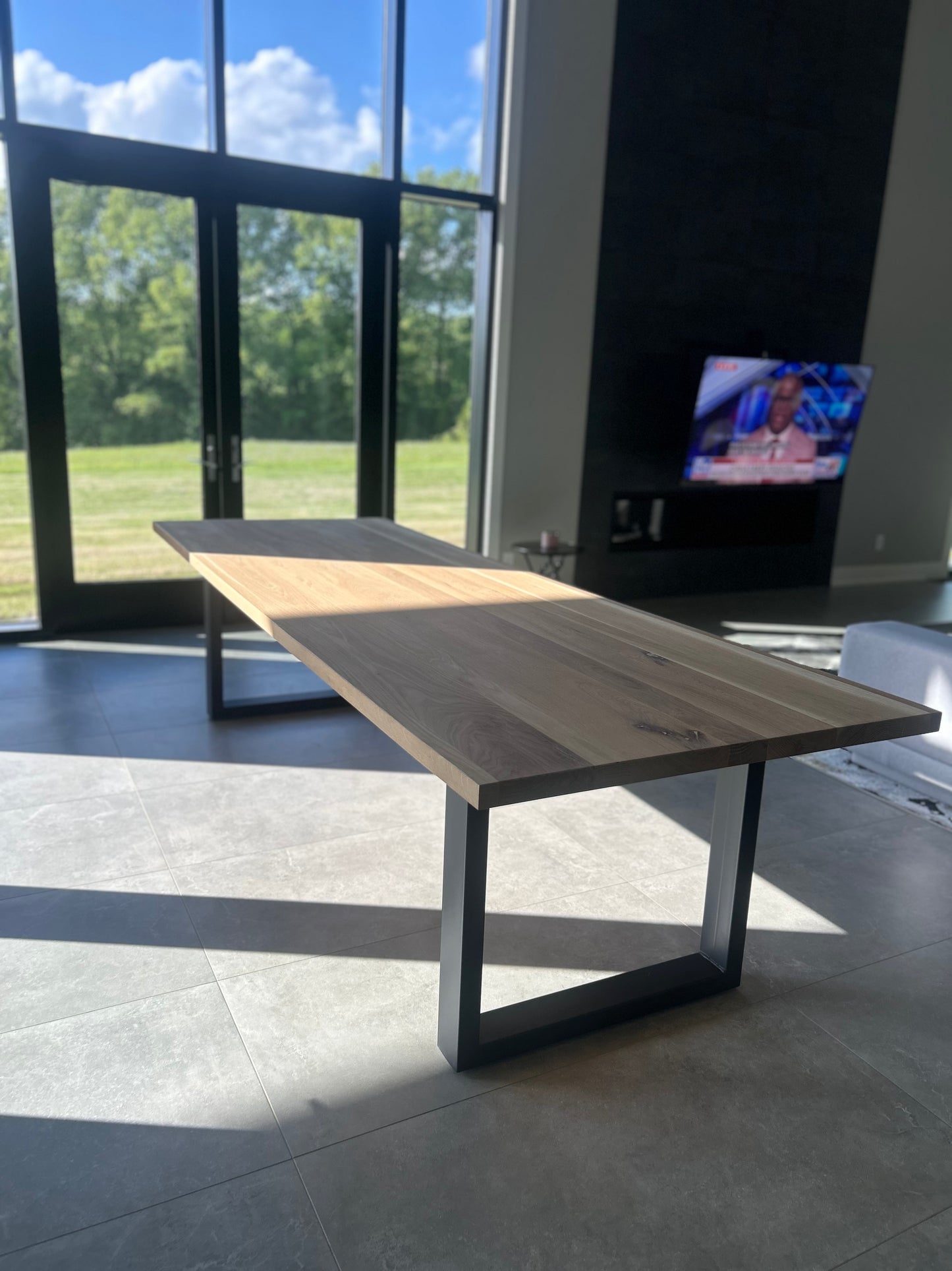 Madelyn Modern (Metal Base) Table