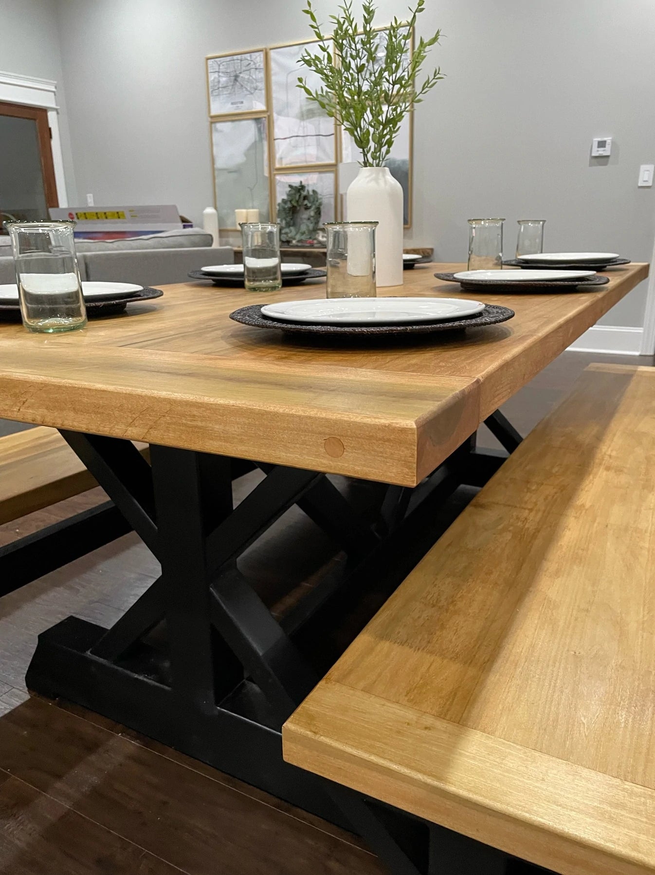 Laurel Dining Table