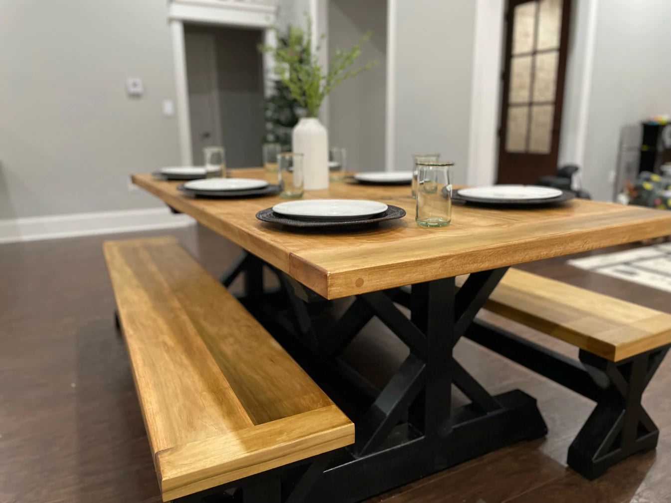 Laurel Dining Table